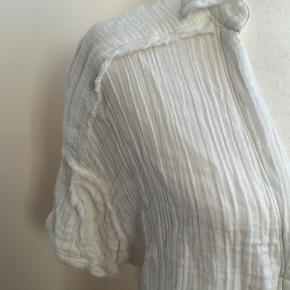 Free People We the Free Short Sleeve Top V-neck Button Front EUC - Picture 2 of 8